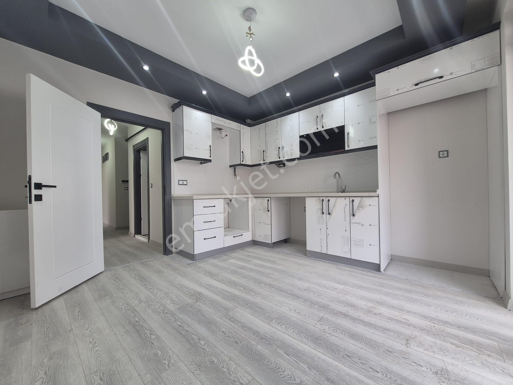 Recep Ümit'ten Esentepe Mahallesi Cadde Üstü Eğitimciler Caddsi Daire Nü2