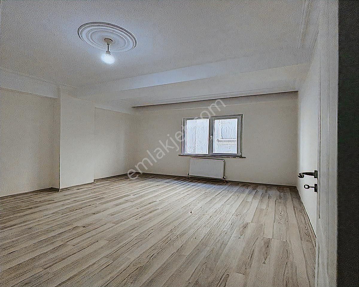 Batı Yapıdan Yeni Bina Cadde Üzeri Geniş Aileler İçin 2+1 Arakat - Görsel 8