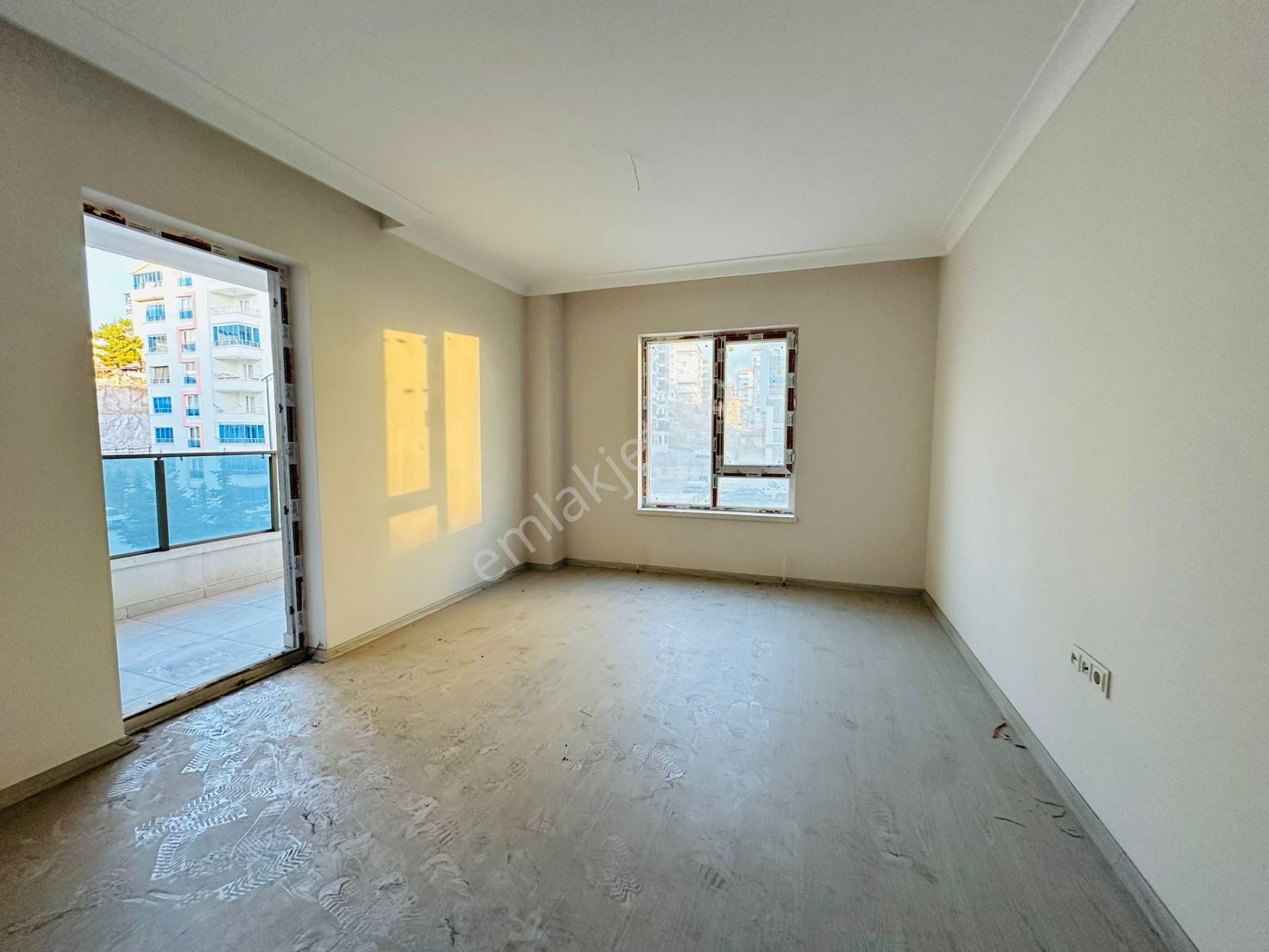 Başpınar Mahallesinde Ebeveyn Banyolu 3+1 Katta Satılık Daire !! - Görsel 11