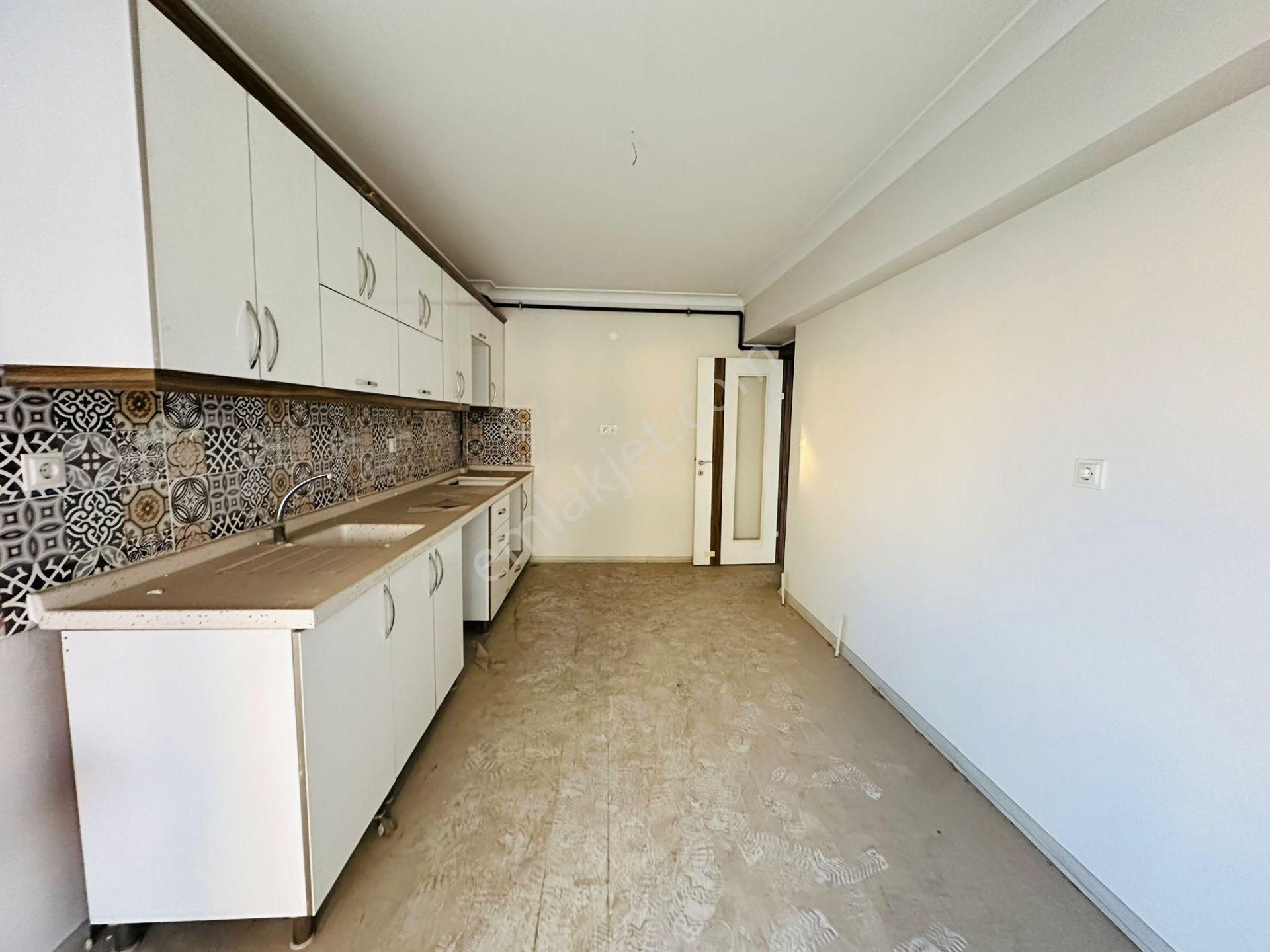 Başpınar Mahallesinde Ebeveyn Banyolu 3+1 Katta Satılık Daire !! - Görsel 3