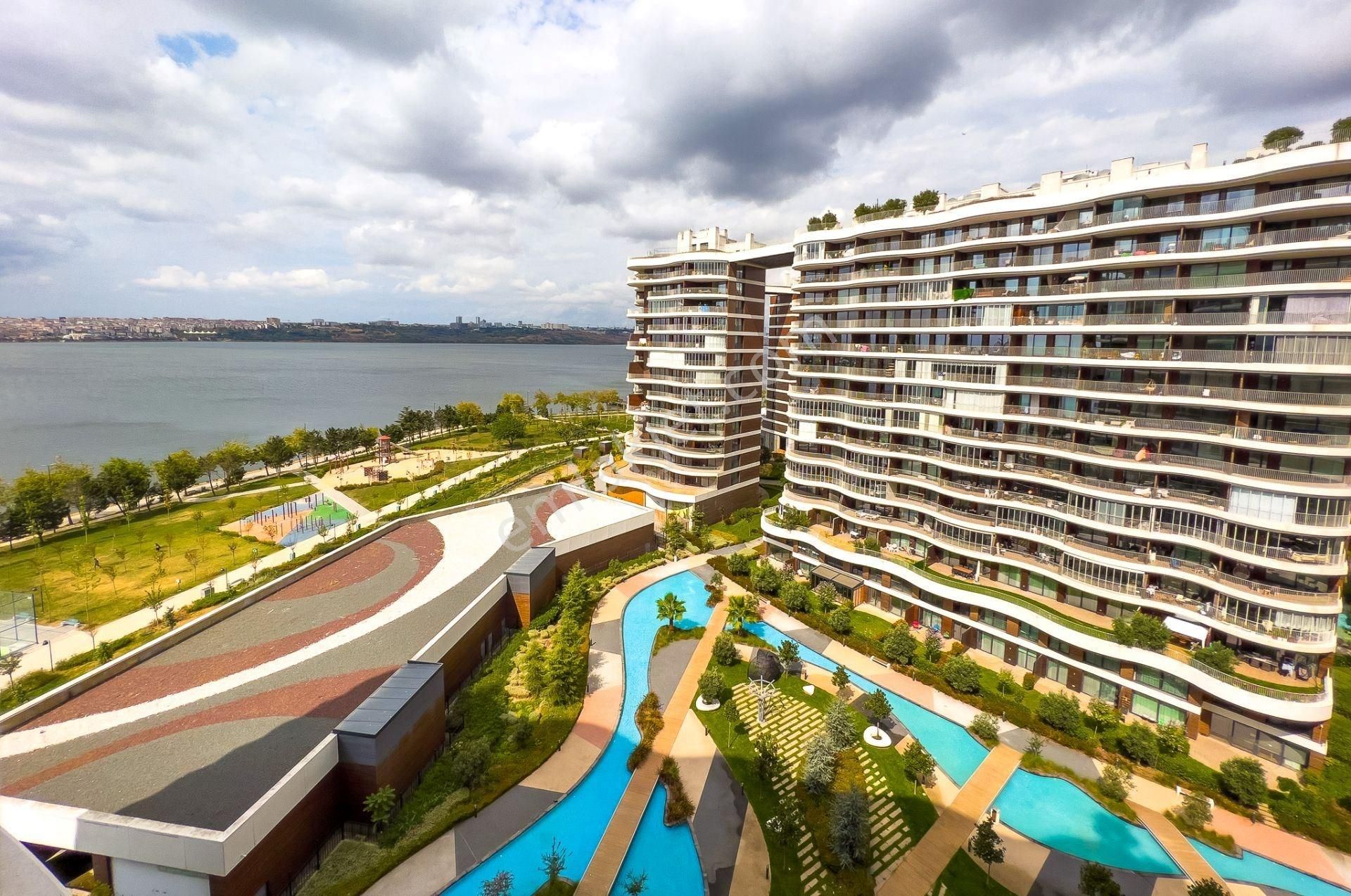 Blue Lake Sitesinde Deniz Manzaralı Full Eşyalı 1+1 87 M2