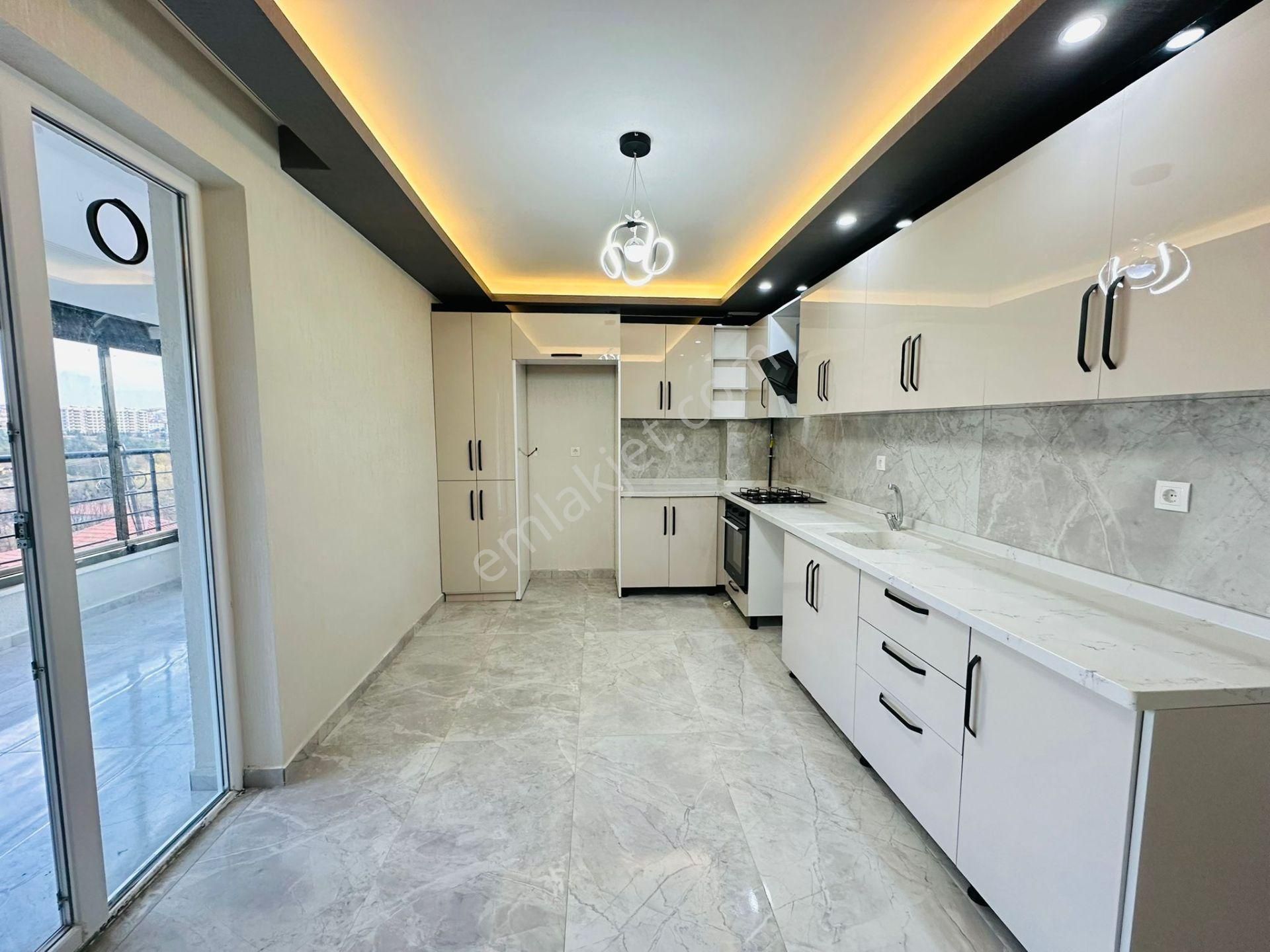 Beşikkaya'da Manzaralı Full Yapılı 3+1 1. Kat Satılık Sıfır Daire !! - Görsel 3