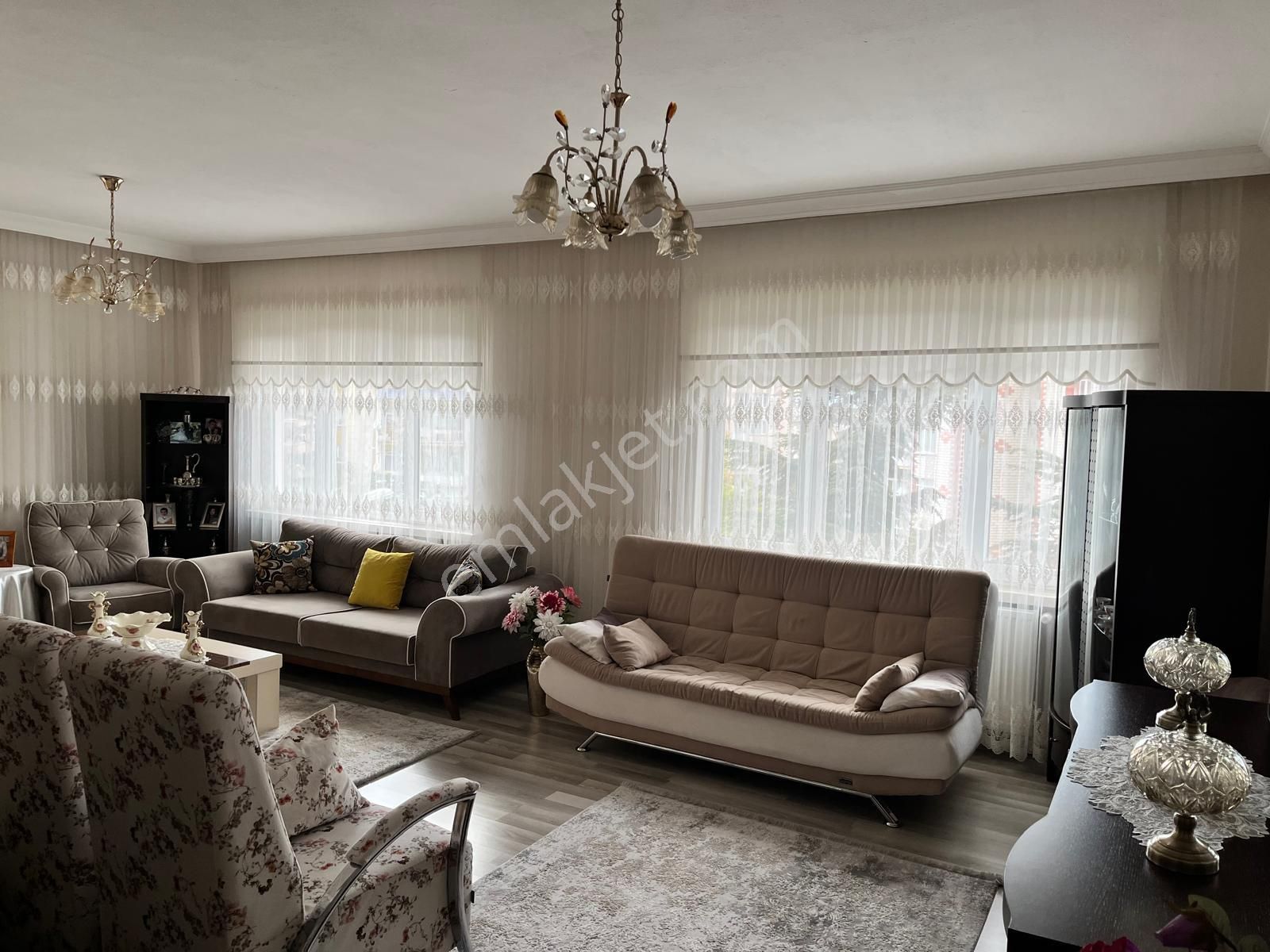 Akçay Emlak'tan Akşehir İstasyon Mahallesinde Asansörlü Ara Kat (3. Kat) Satılık 2+1 Daire - Görsel 3