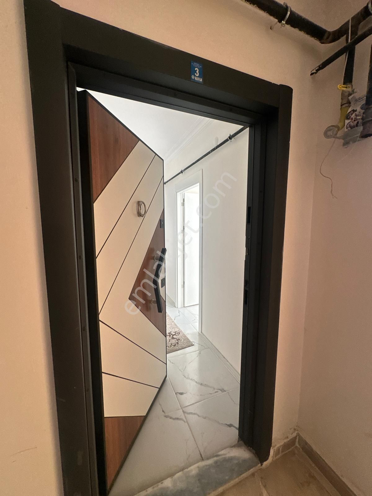 Afyon Üçok Emlaktan Mareşal F Çakmak Mah Satılık 2 Yaş 3+1 Fırsat Daire - Görsel 3