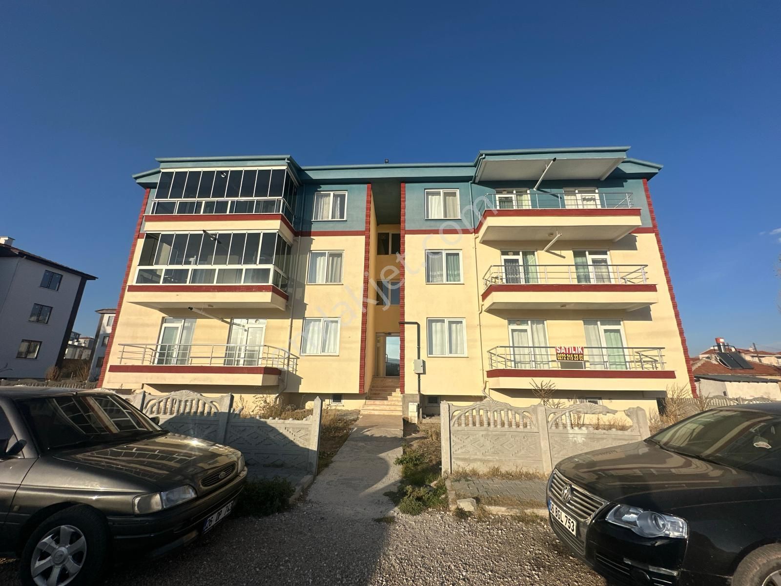 Afyon Üçok Emlaktan Mareşal F Çakmak Mah Satılık 2 Yaş 3+1 Fırsat Daire