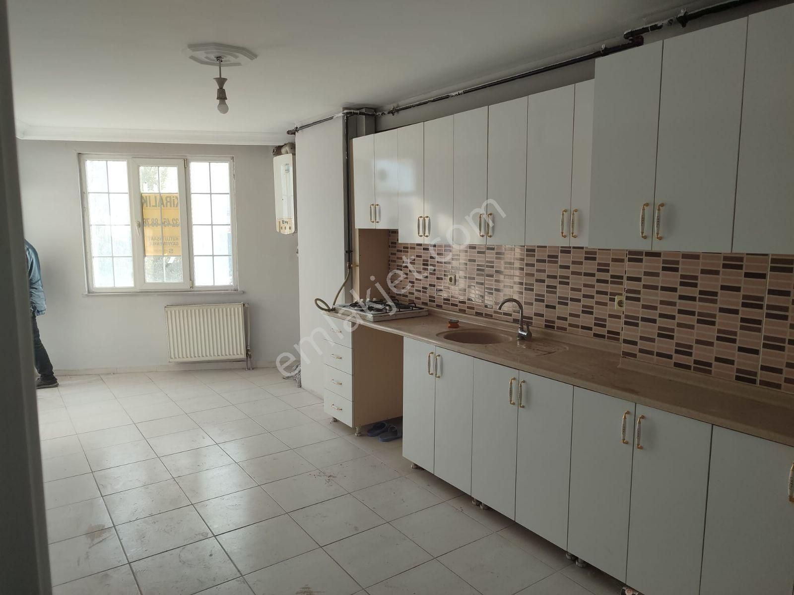 Cadde Üzeri Geniş Daire Asansörlü 2+1 Şehitler Mah