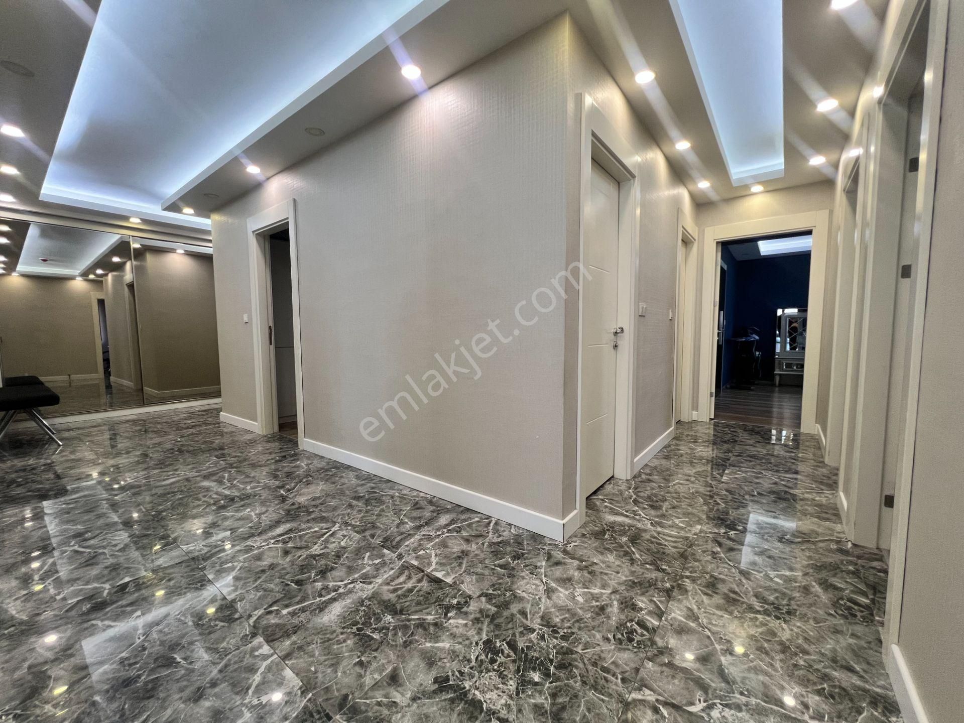 Cihandan Bölgenin Eşsiz Sitesinde 7/24 Güvenlikli Lüks 4+1 Daire - Görsel 35