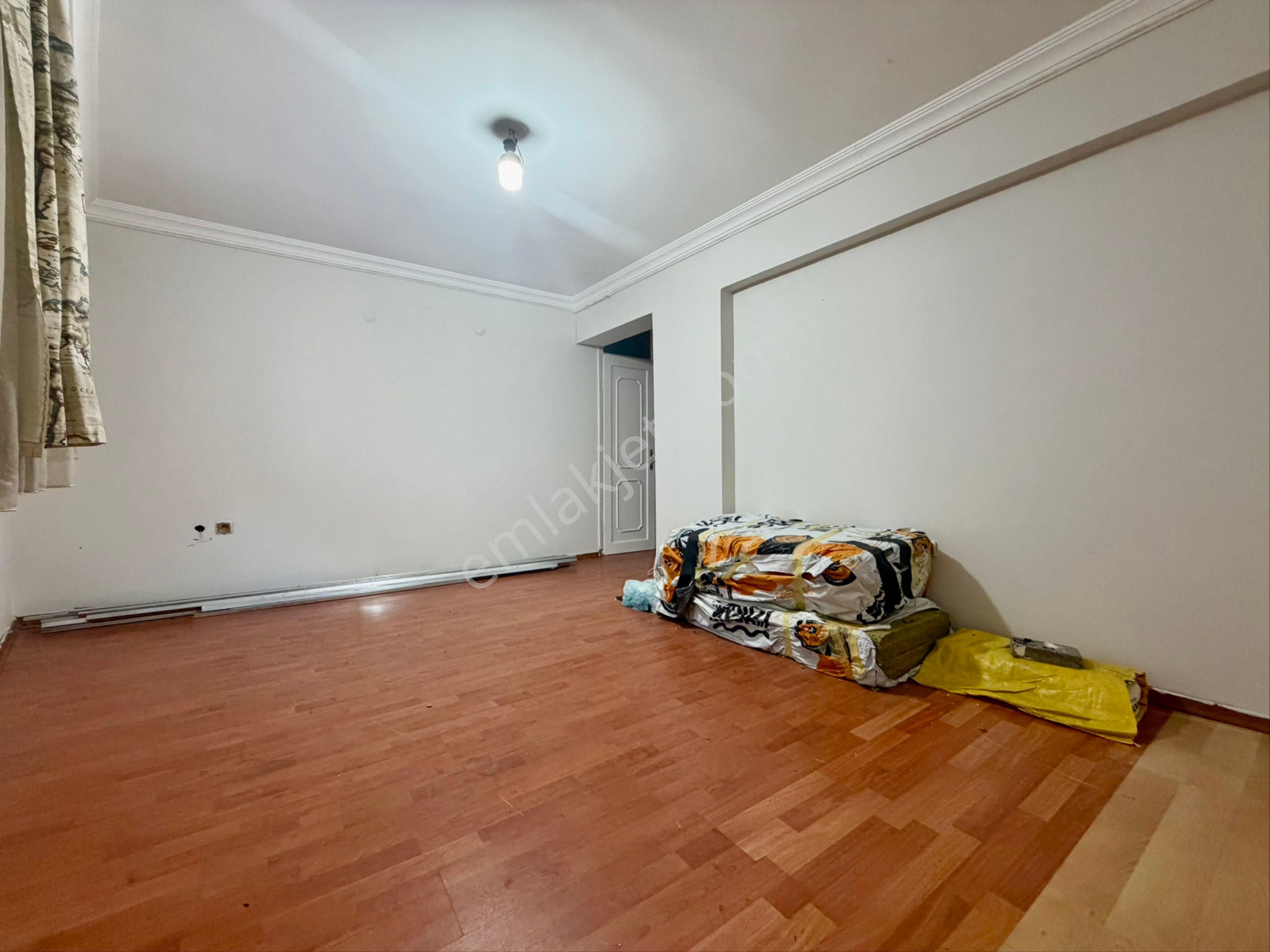 Karşıyaka Çarşı Girişinde Kiralık Ofis - Görsel 2