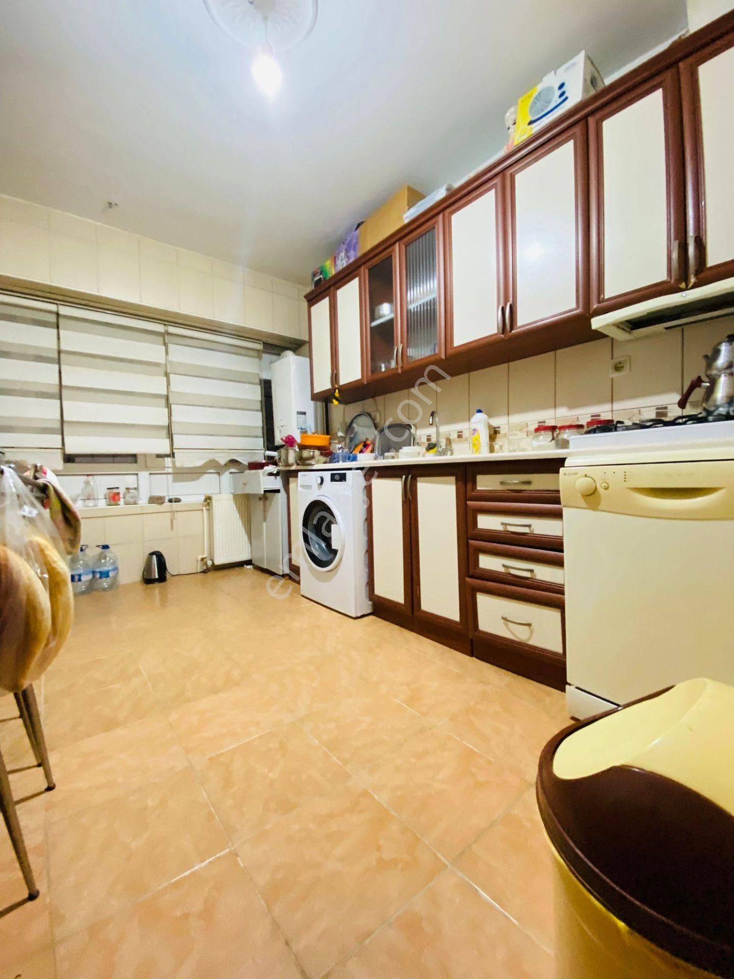 Şahintepe'de Cadde Üzerinde Giriş Kat 2+1 Satılık Daire !!! - Görsel 2