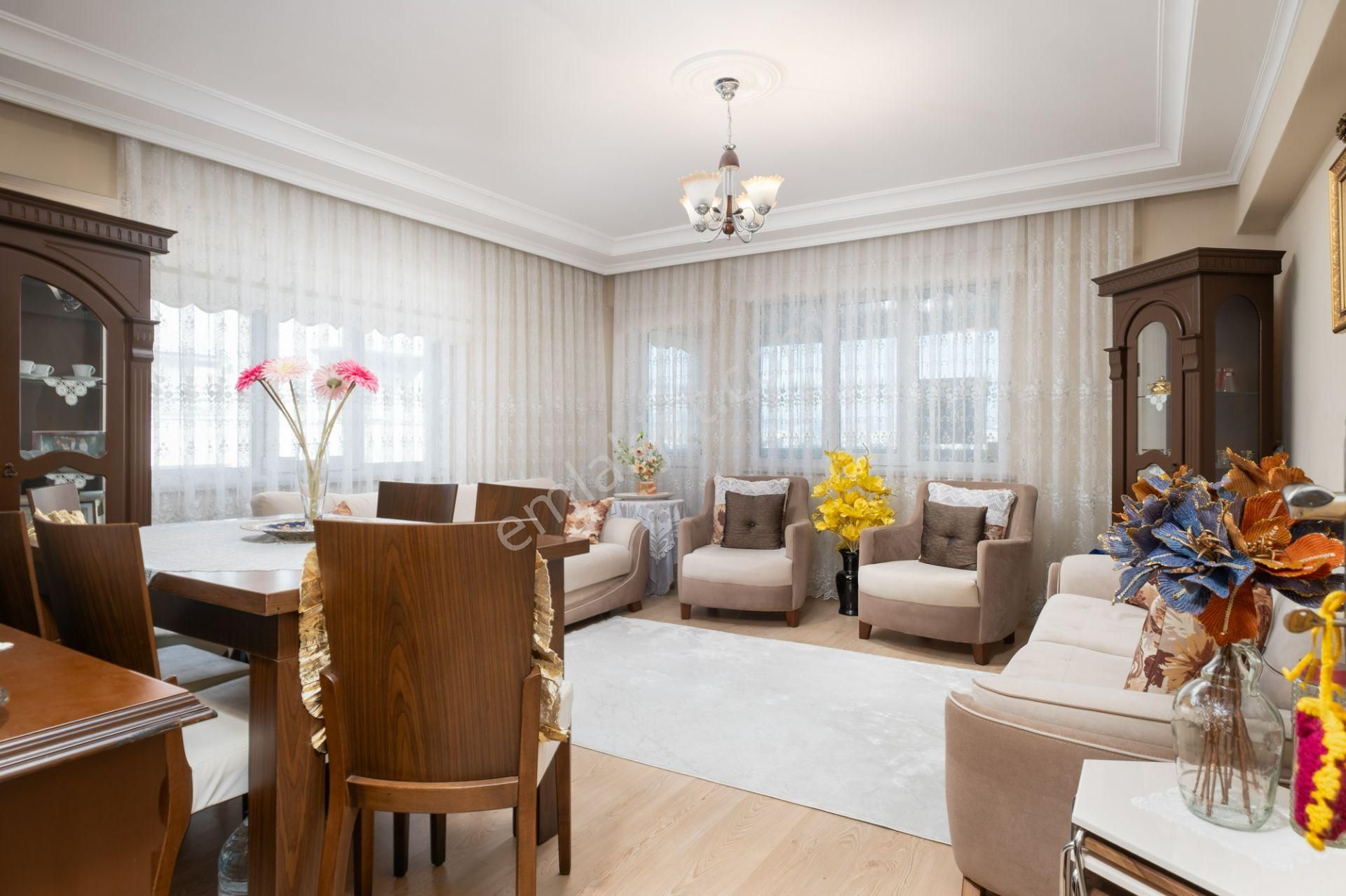 Remax Area'dan Bostancı Etap 15'te Satılık 2+1 Daire