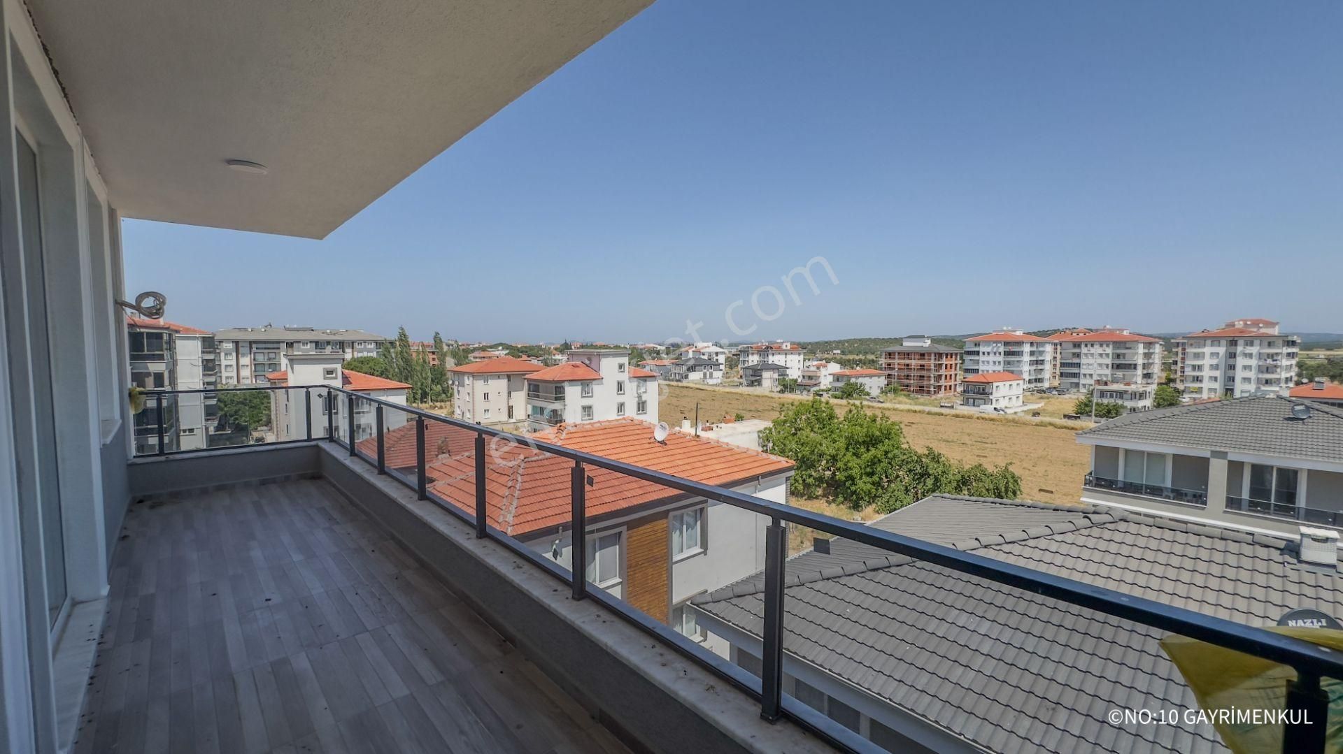 No:10 Gayrimenkul’den – Merkezi Konumda Cadde Üstü 3+1 Kiralık Daire