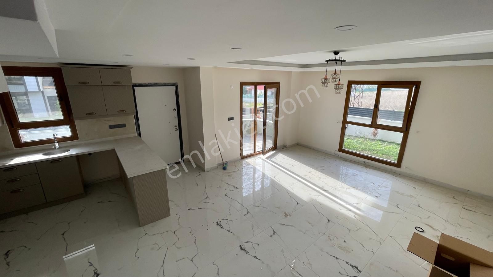 Yeniçiftlik'de Deniz Manzaralı Merkezi Konum 4+1 Lüx Villa - Görsel 24