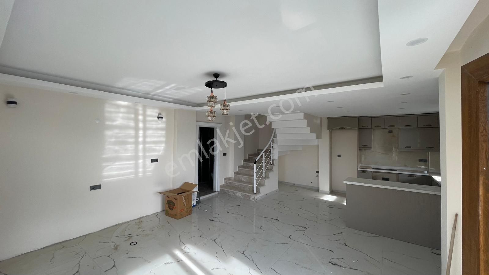 Yeniçiftlik'de Deniz Manzaralı Merkezi Konum 4+1 Lüx Villa - Görsel 28