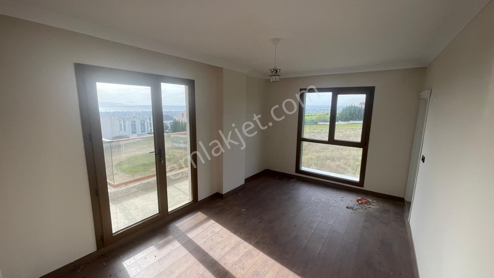 Yeniçiftlik'de Deniz Manzaralı Merkezi Konum 4+1 Lüx Villa - Görsel 14