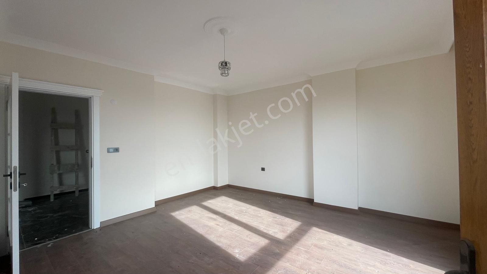 Yeniçiftlik'de Deniz Manzaralı Merkezi Konum 4+1 Lüx Villa - Görsel 11