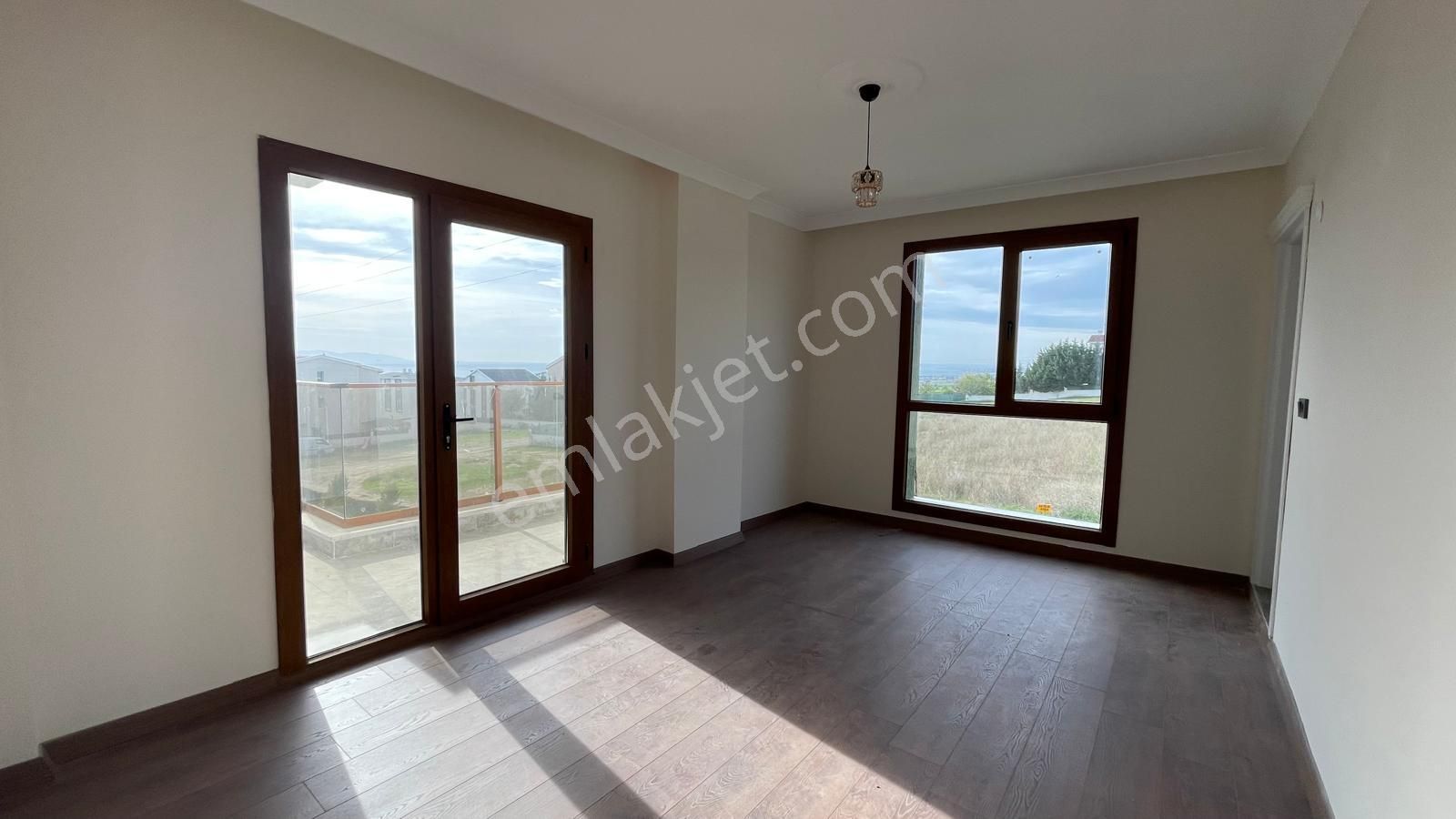 Yeniçiftlik'de Deniz Manzaralı Merkezi Konum 4+1 Lüx Villa - Görsel 22