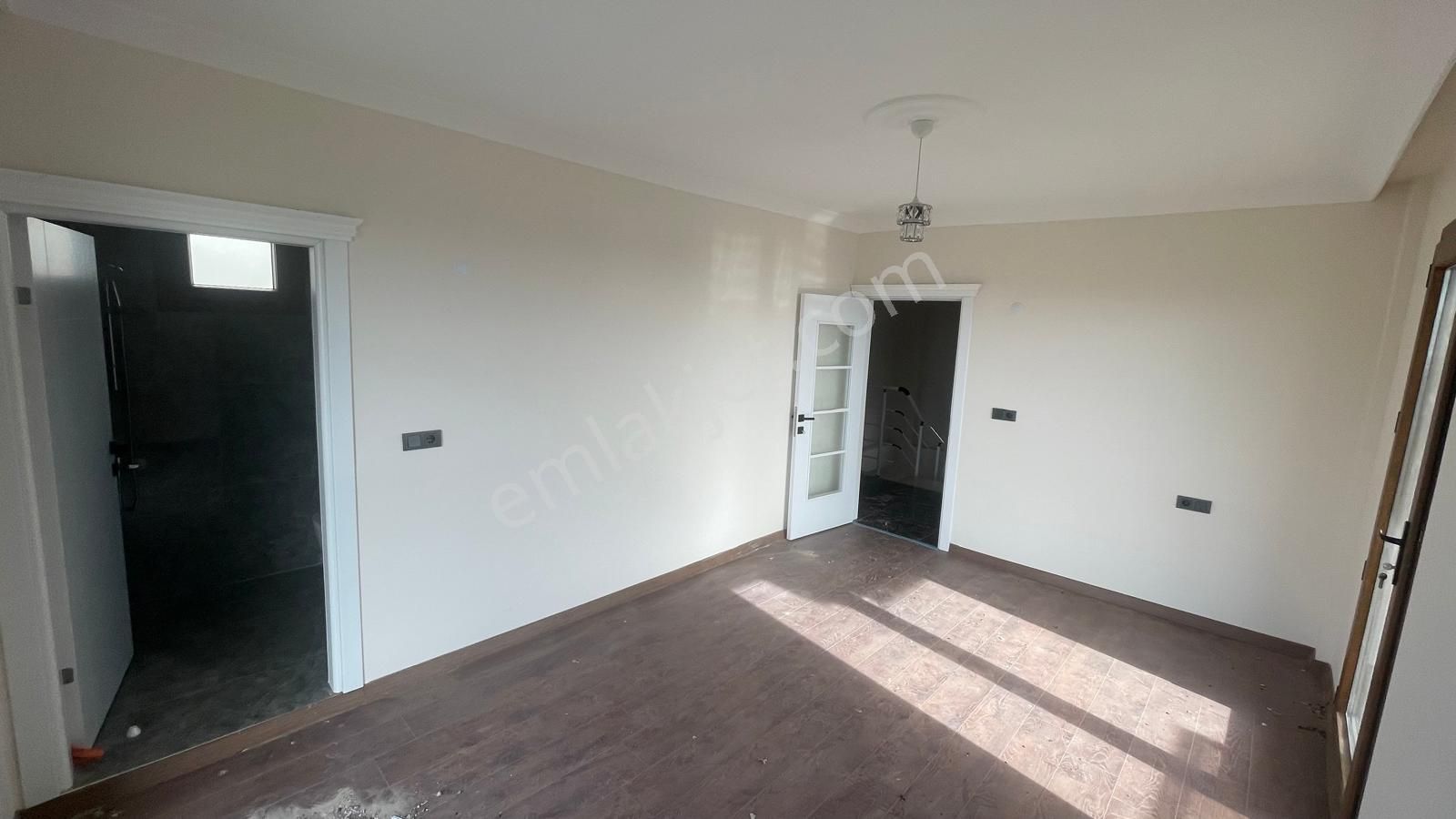 Yeniçiftlik'de Deniz Manzaralı Merkezi Konum 4+1 Lüx Villa - Görsel 15