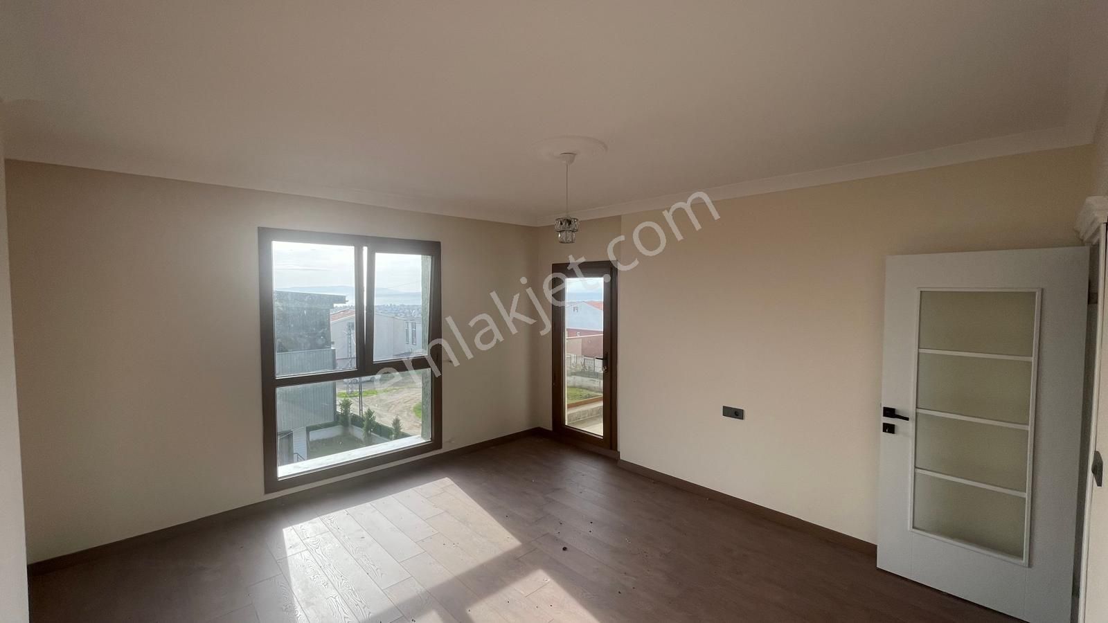 Yeniçiftlik'de Deniz Manzaralı Merkezi Konum 4+1 Lüx Villa - Görsel 12