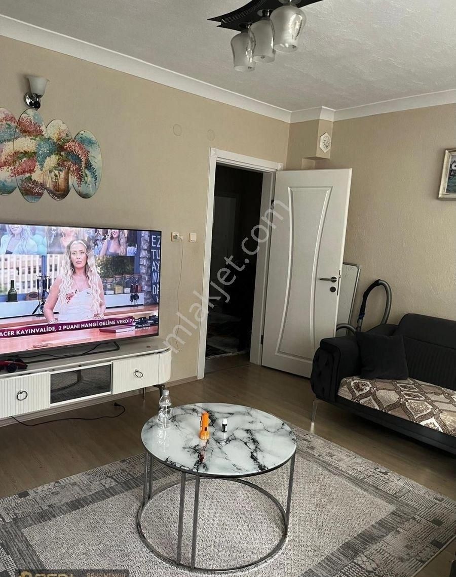 🏡 Real'den 100. Yıl Mahallesi’nde Cuma Pazarı’na Yakın 3 Katlı Müstakil Bina! - Görsel 9