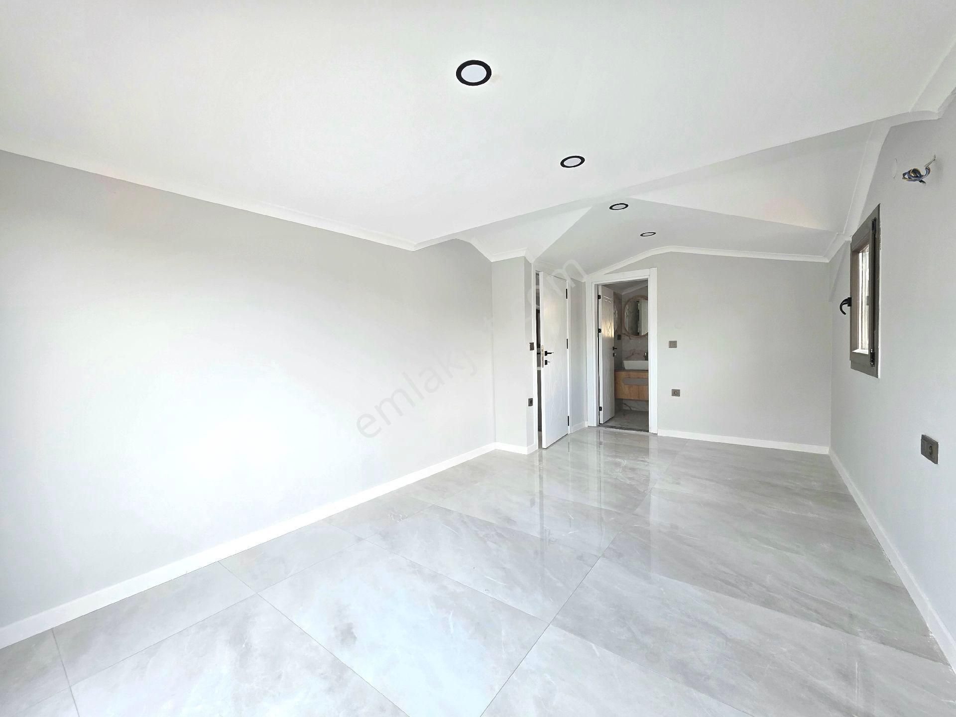 Fethiye Yenimahalle'de Satılık 4+1 160m2 Bahçeli Havuzlu Villa - Görsel 33