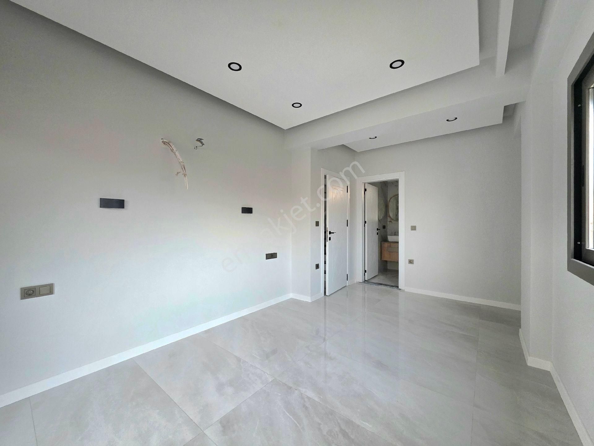 Fethiye Yenimahalle'de Satılık 4+1 160m2 Bahçeli Havuzlu Villa - Görsel 18