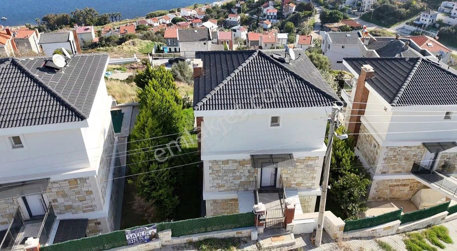 Yenifoça Donatkent'te Deniz Manzaralı Satılık Villa - Görsel 3