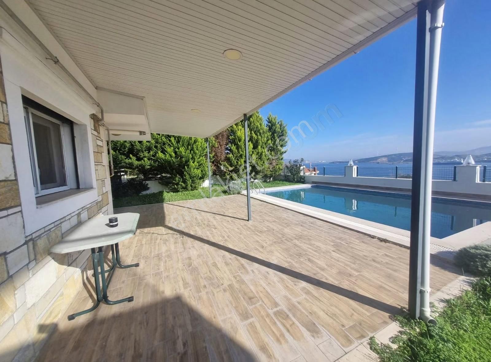 Yenifoça Donatkent'te Deniz Manzaralı Satılık Villa - Görsel 17