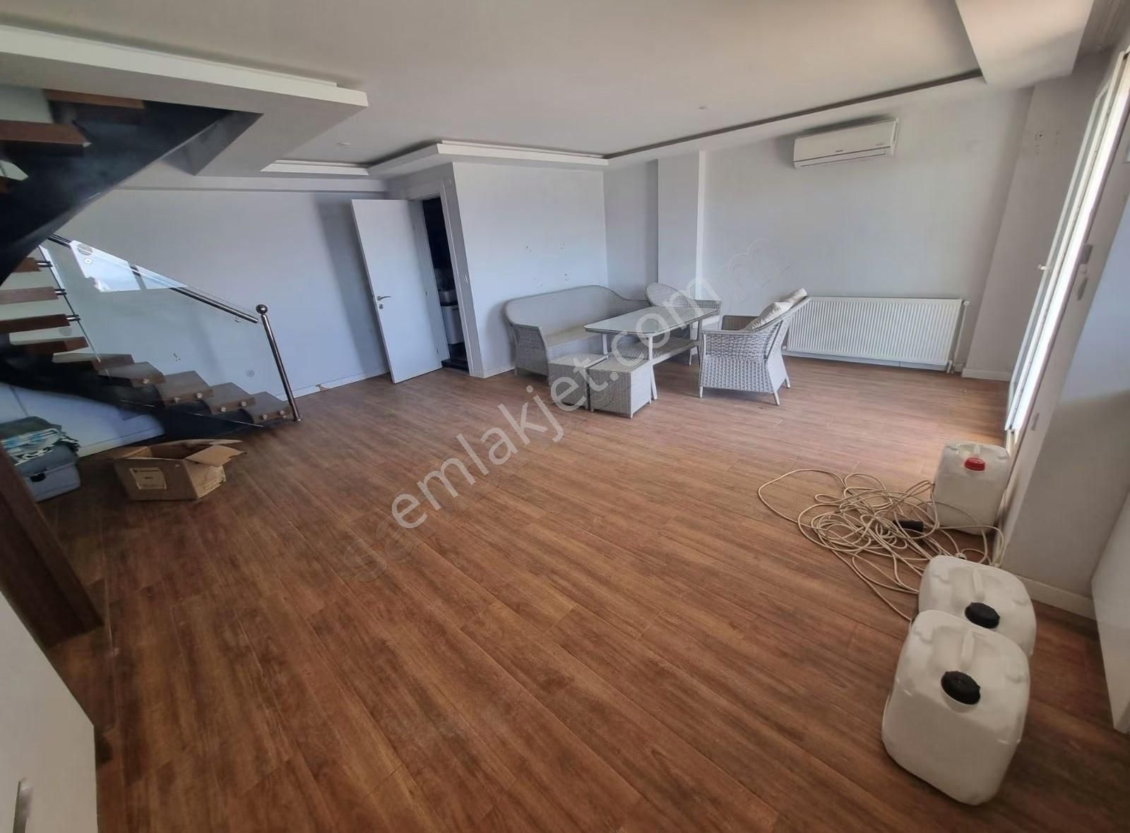 Yenifoça Donatkent'te Deniz Manzaralı Satılık Villa - Görsel 11