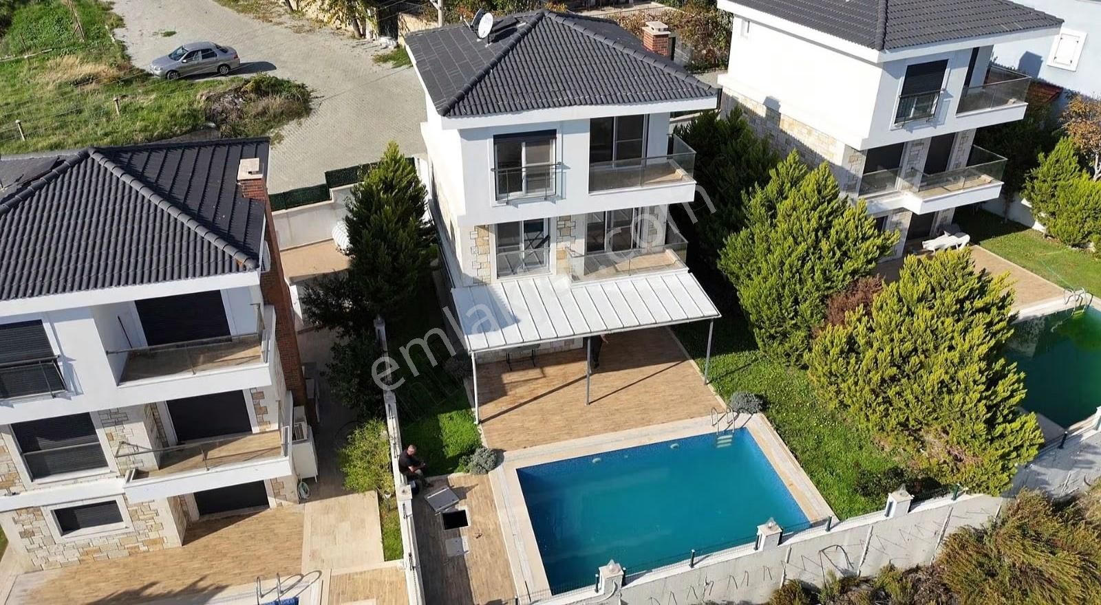 Yenifoça Donatkent'te Deniz Manzaralı Satılık Villa - Görsel 10