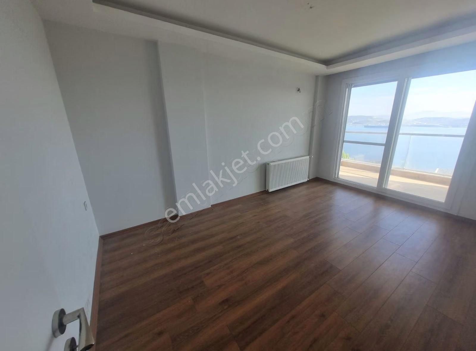 Yenifoça Donatkent'te Deniz Manzaralı Satılık Villa - Görsel 2