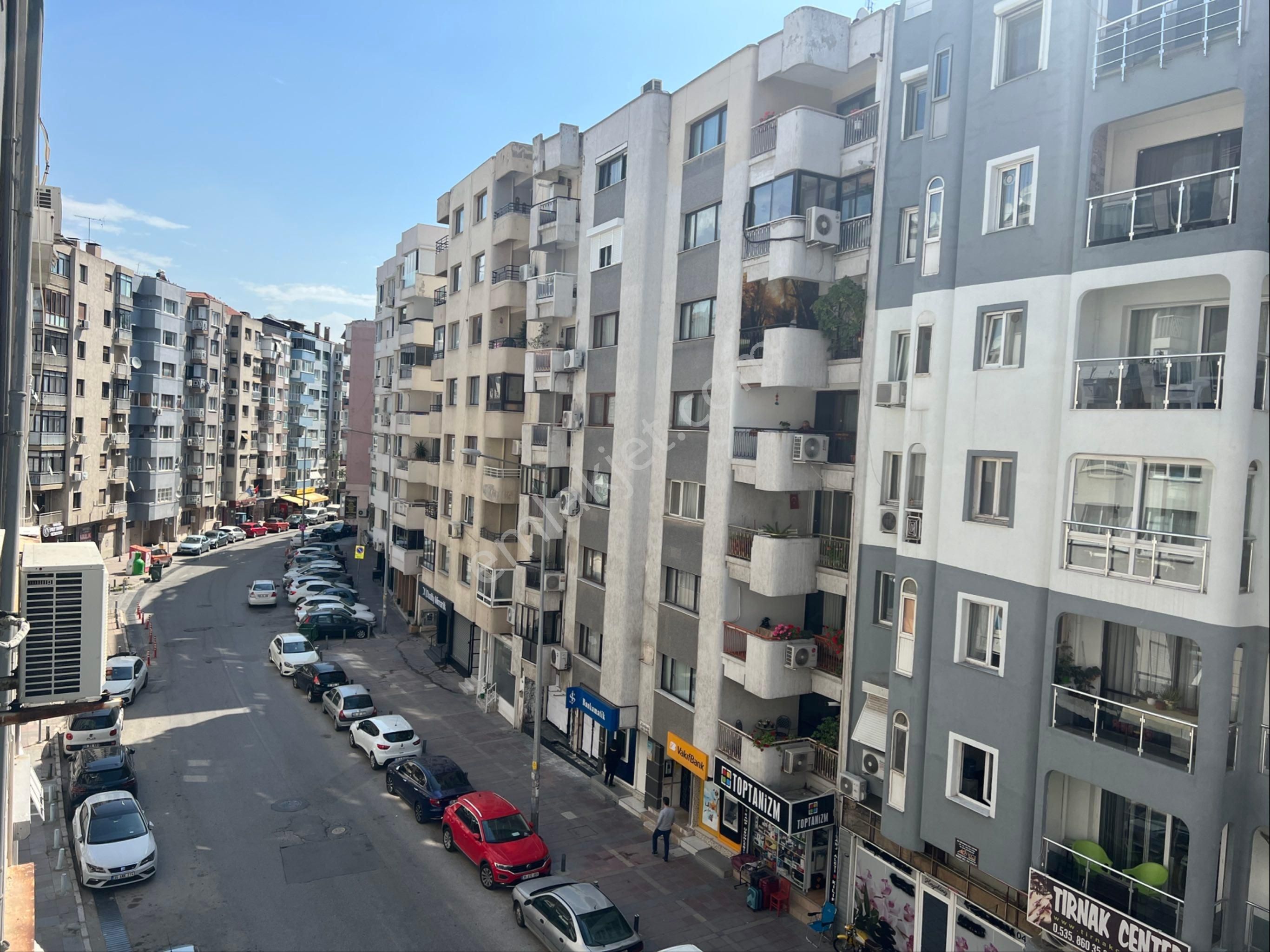 İzmir Konak Küçükyalı'da Asansörlü Ara Kat Çift Cephe 3+1 Yalı Dairesi - Görsel 7