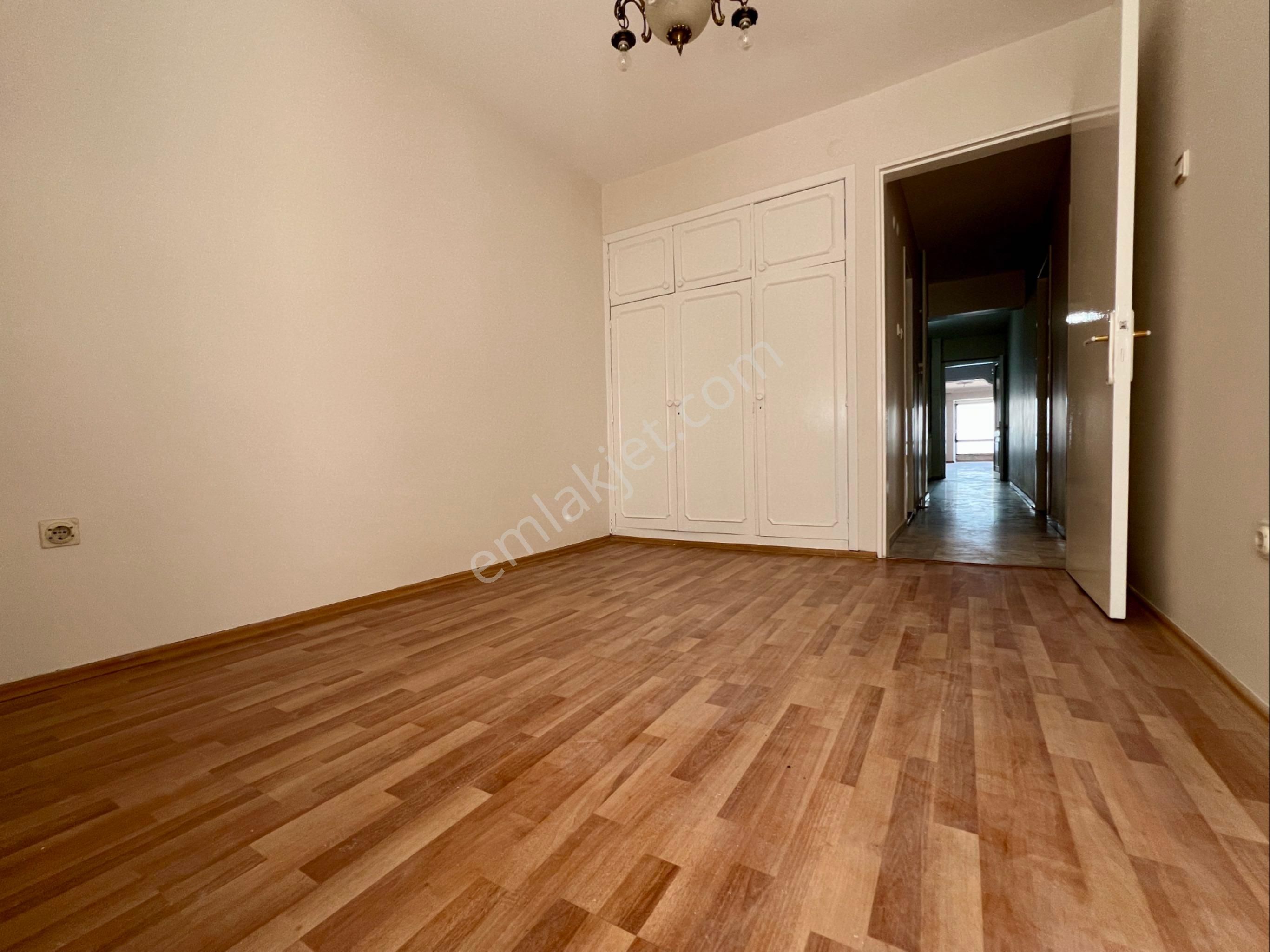 İzmir Konak Küçükyalı'da Asansörlü Ara Kat Çift Cephe 3+1 Yalı Dairesi - Görsel 31