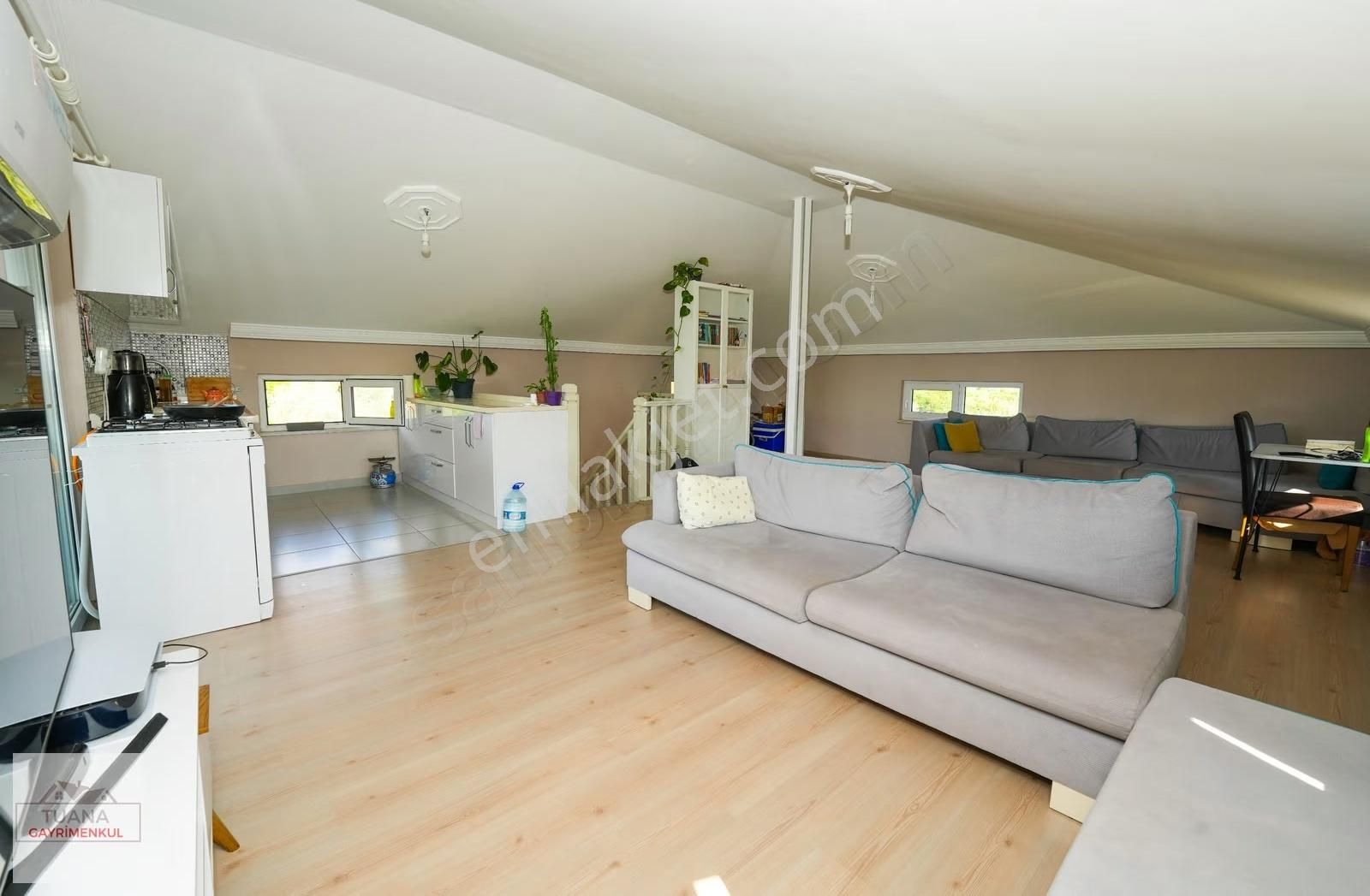 Tuana Emlak'tan Zeytinalanında 1330m² İçerisinde 4+1 Trplex - Görsel 23