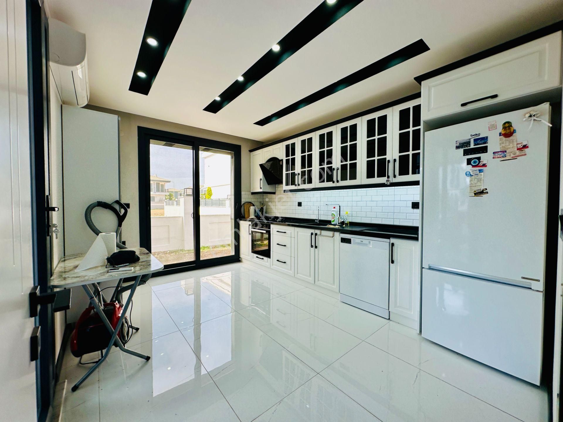 Villacı Onur'dan Full Eşyalı Satılık 3+1 Ayrı Mutfaklı Lüx Villa - Görsel 16