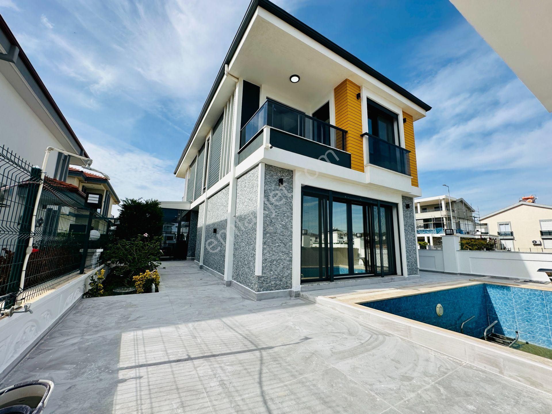 Villacı Onur'dan Full Eşyalı Satılık 3+1 Ayrı Mutfaklı Lüx Villa