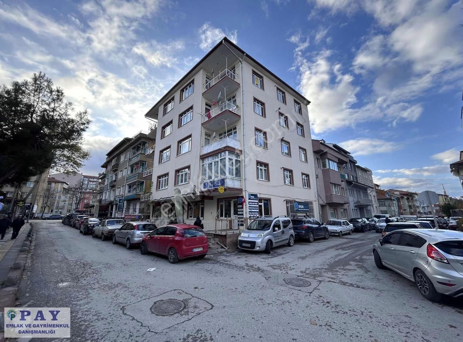 Pay Emlak'tan Satılık Atatürk Bulvarı Arka Sokağında 2+1 Daire