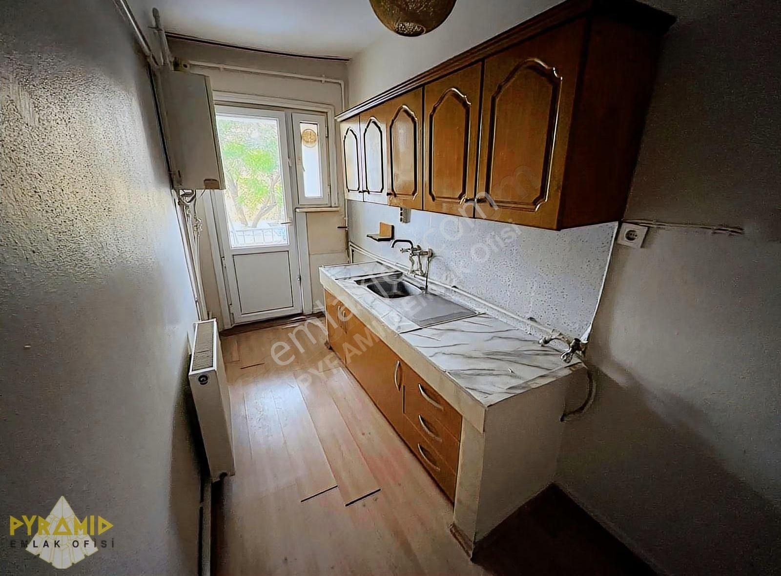 Pyramıd'den Bakırköy Zeytinlik Mah. Merkezi Konumda 2+1 Daire