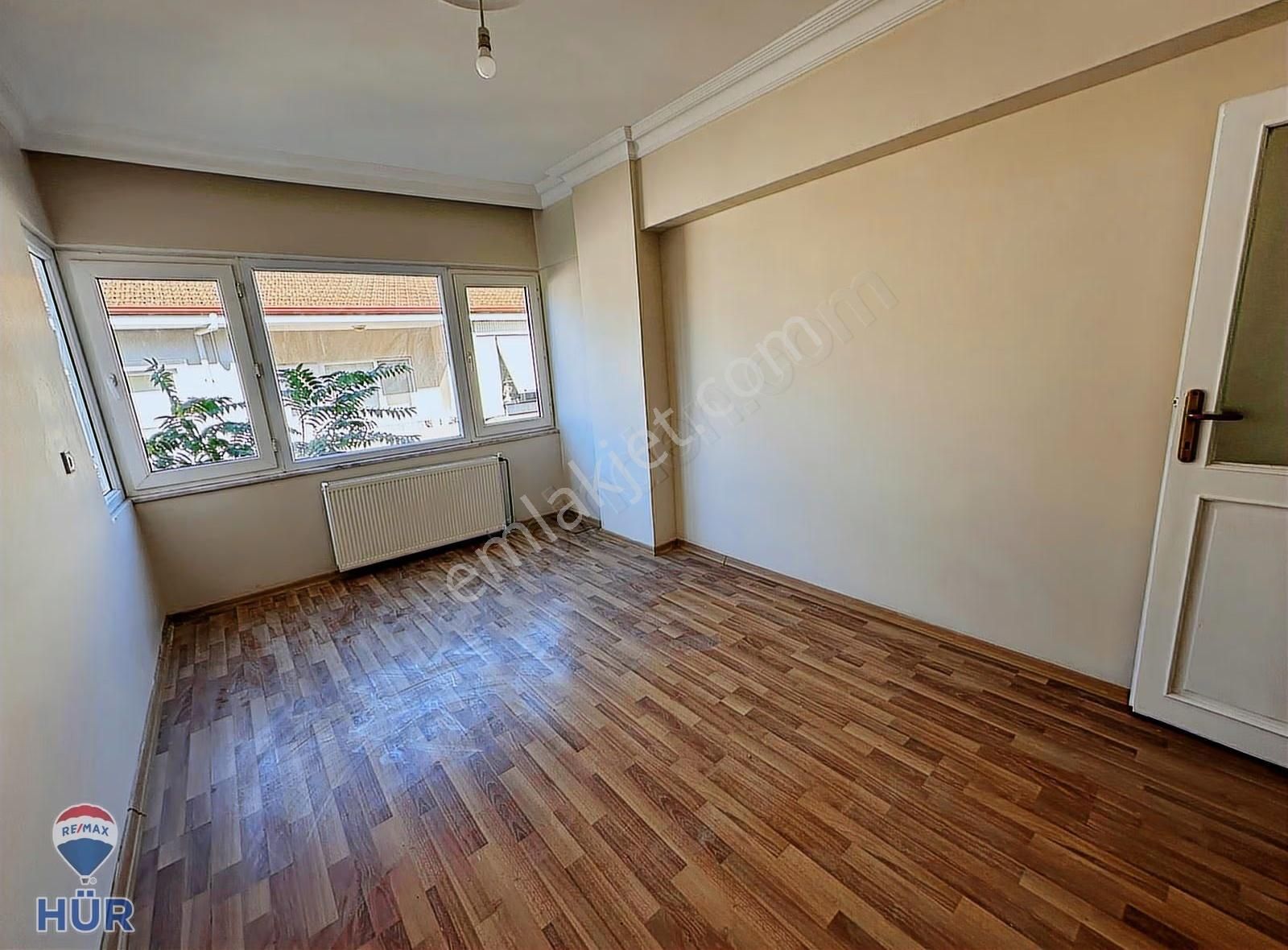 Remax Hür 'den Kıralık Yenilenmiş Çarşı 3+1 Daire - Görsel 3