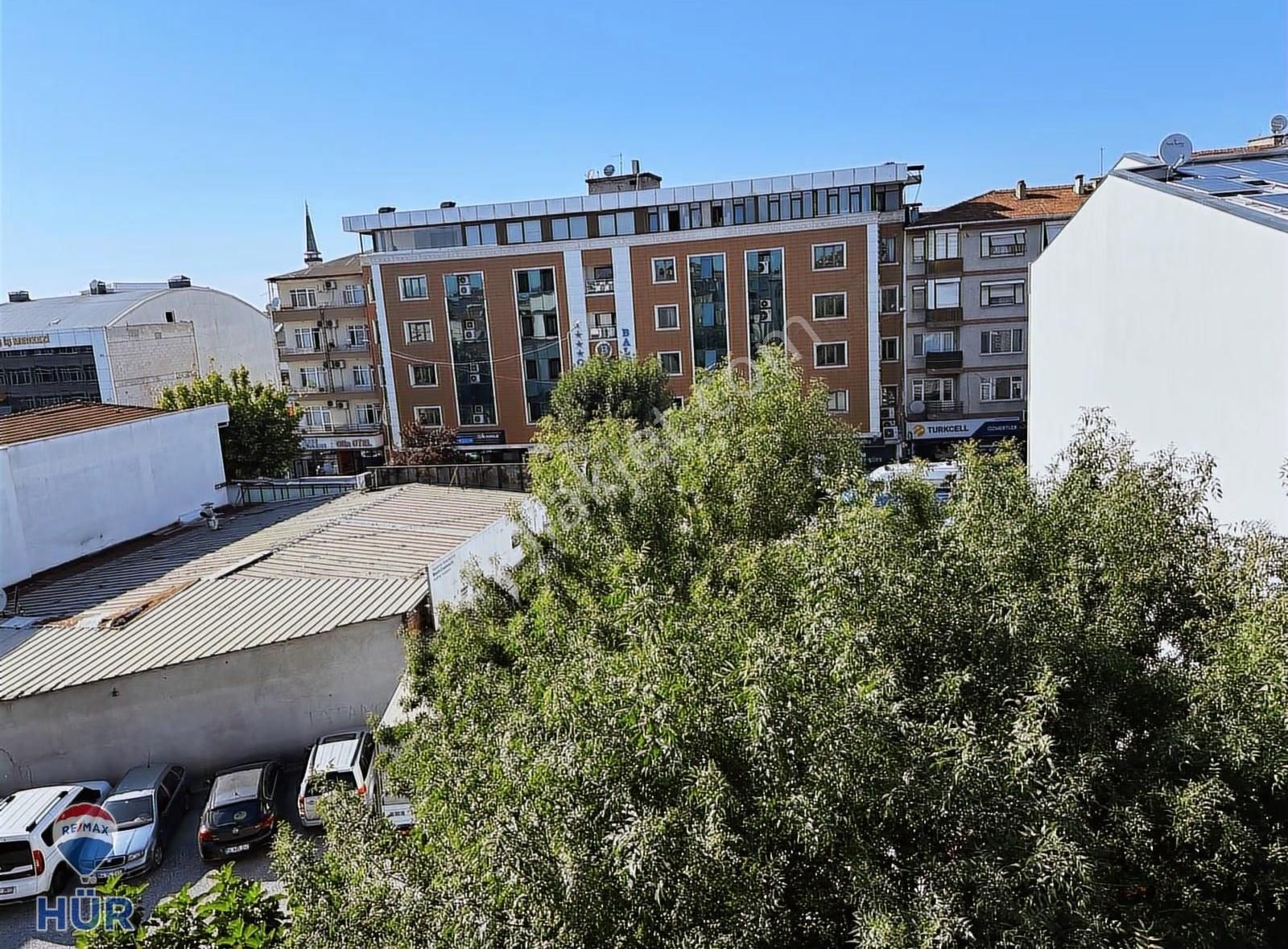 Remax Hür 'den Kıralık Yenilenmiş Çarşı 3+1 Daire - Görsel 5