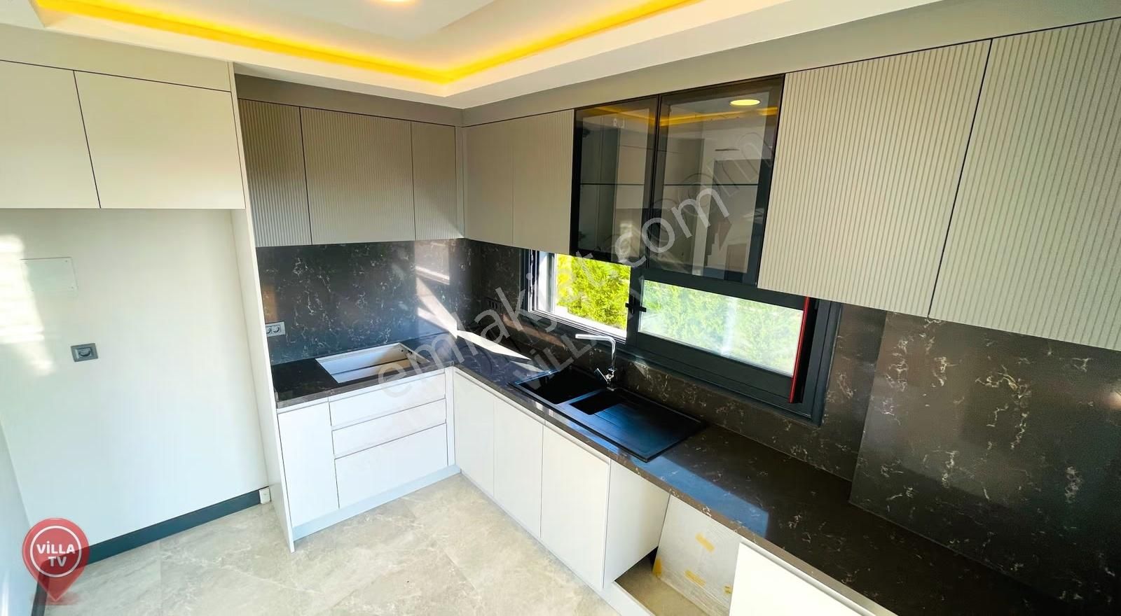 Kuşadası Soğucakta Özel Havuzlu Deniz Manzaralı 4+1 Lüks Villa - Görsel 15