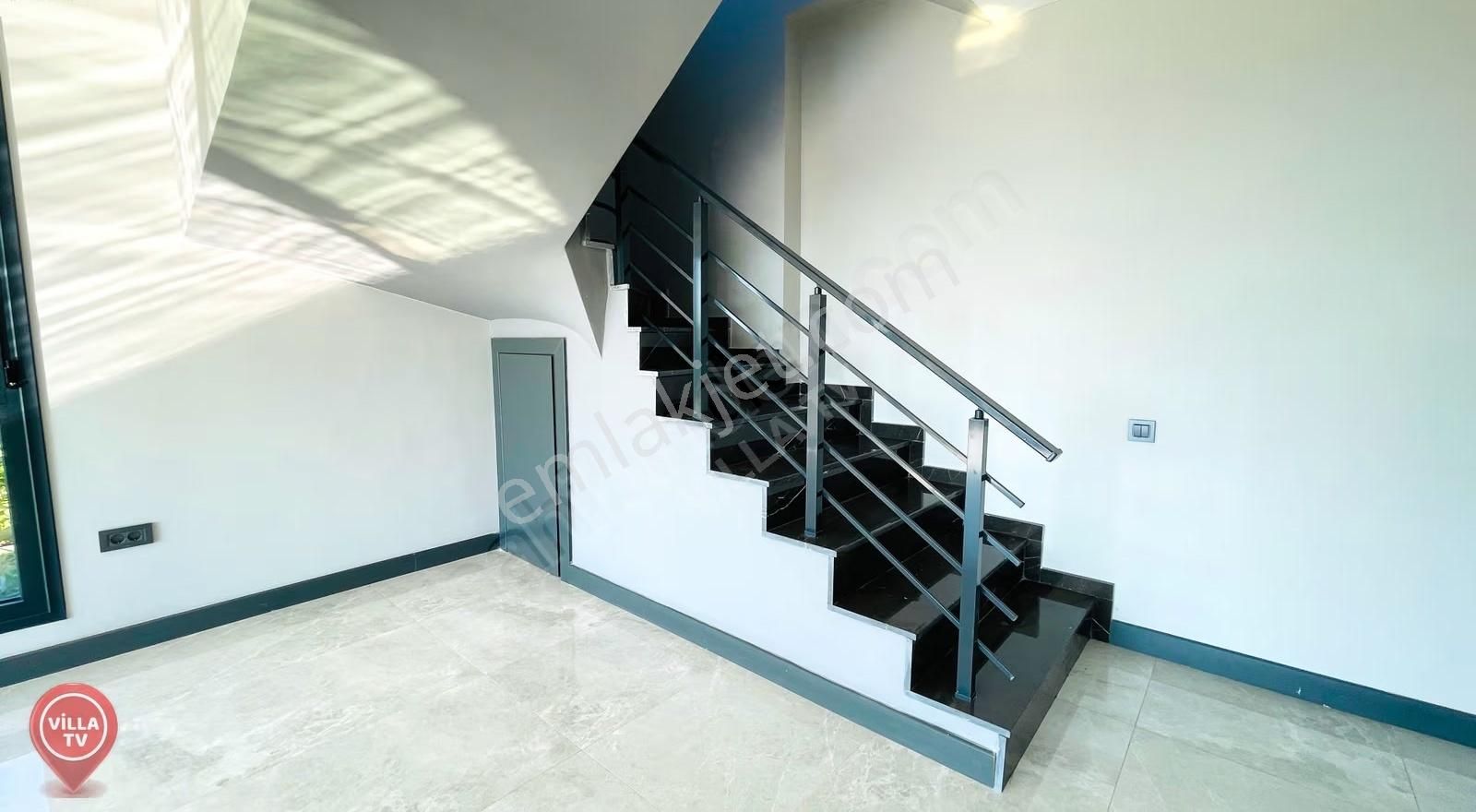 Kuşadası Soğucakta Özel Havuzlu Deniz Manzaralı 4+1 Lüks Villa - Görsel 14