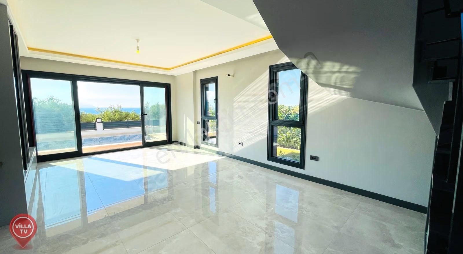 Kuşadası Soğucakta Özel Havuzlu Deniz Manzaralı 4+1 Lüks Villa - Görsel 16