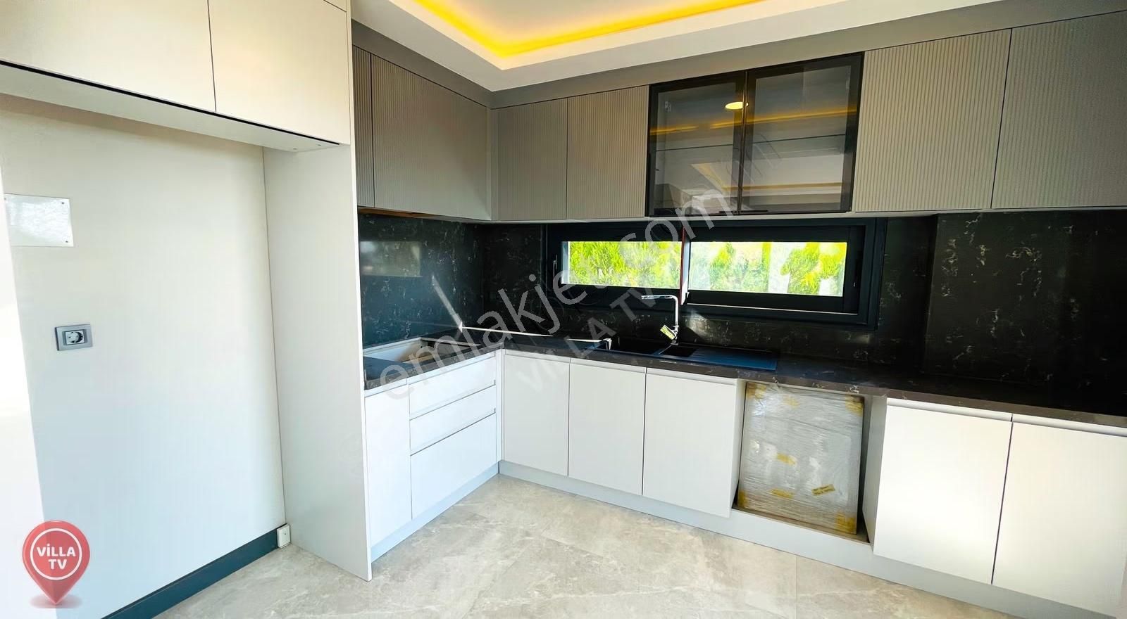 Kuşadası Soğucakta Özel Havuzlu Deniz Manzaralı 4+1 Lüks Villa - Görsel 22