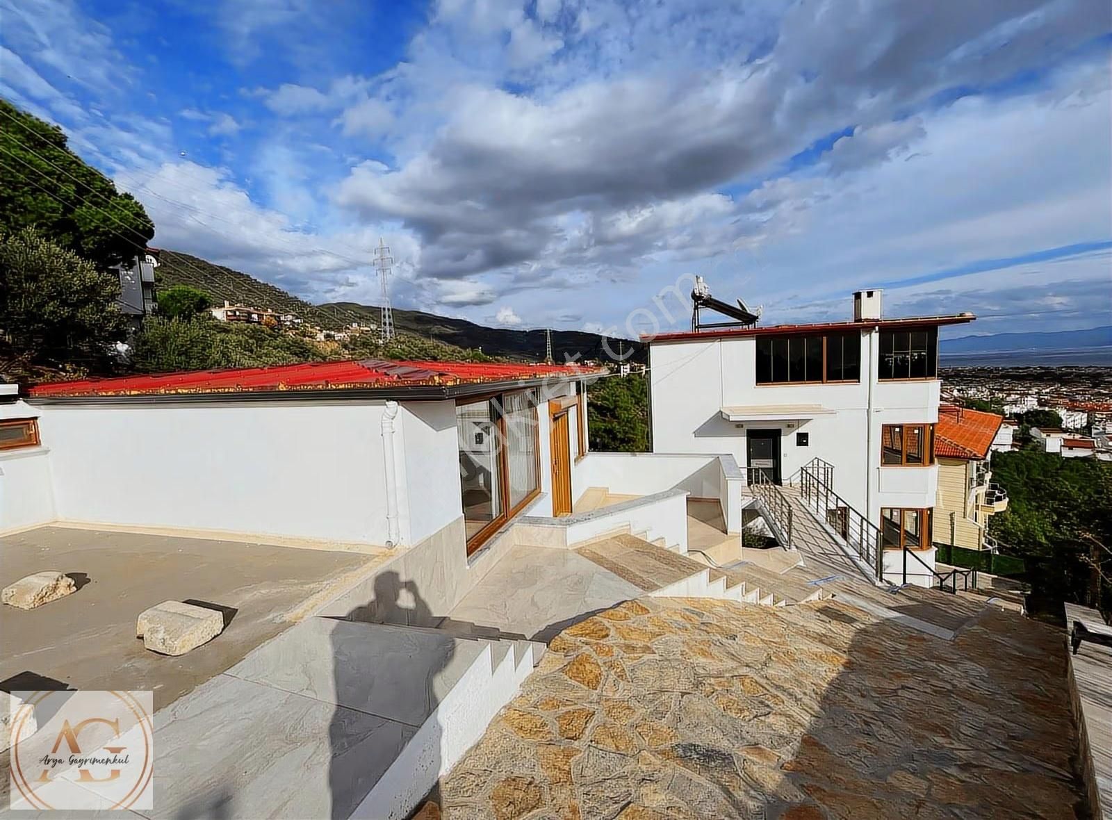 Arya'dan Kazdağların'da Deniz Manzarlı 3+3 Müştemilatlı Villa - Görsel 9