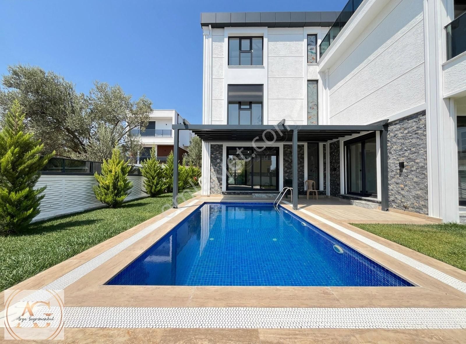 Arya'dan Şık Tasarımlı Ana Yolun Altında Deniz Gören 5+1 Villa - Görsel 28