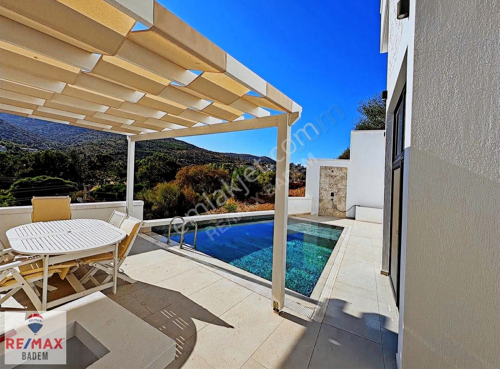 Datça'da Merkezi Konumlu Denize 150m Triplex Havuzlu Villa - Görsel 16