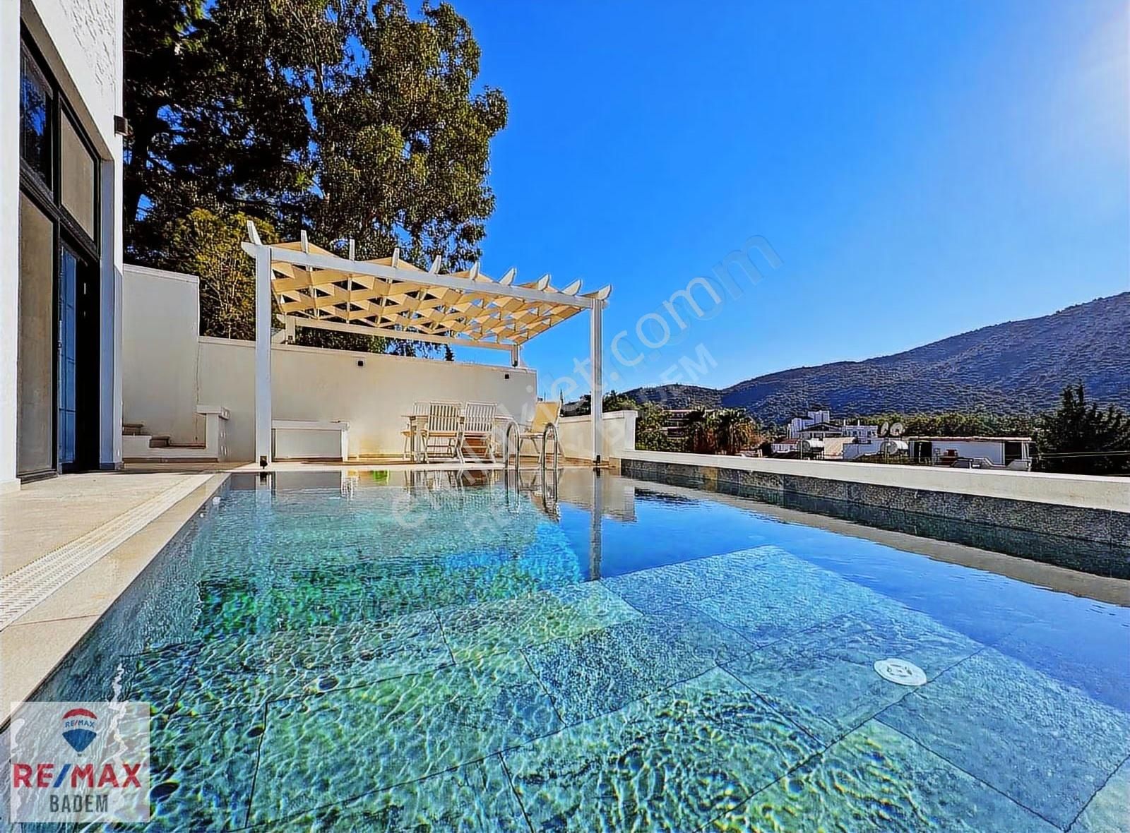 Datça'da Merkezi Konumlu Denize 150m Triplex Havuzlu Villa - Görsel 15