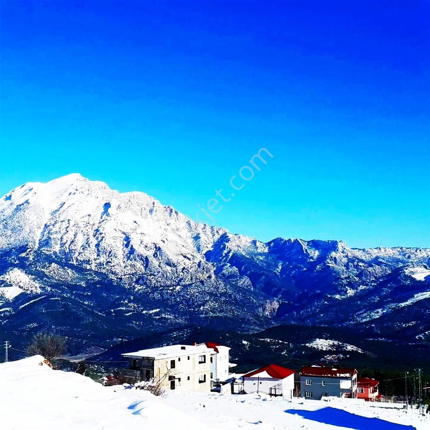 Kar Emlaktan Yenikonacık Efes Sitesi Üstünde 400 M2 İmarlı İfrazlı Satılık Arsa