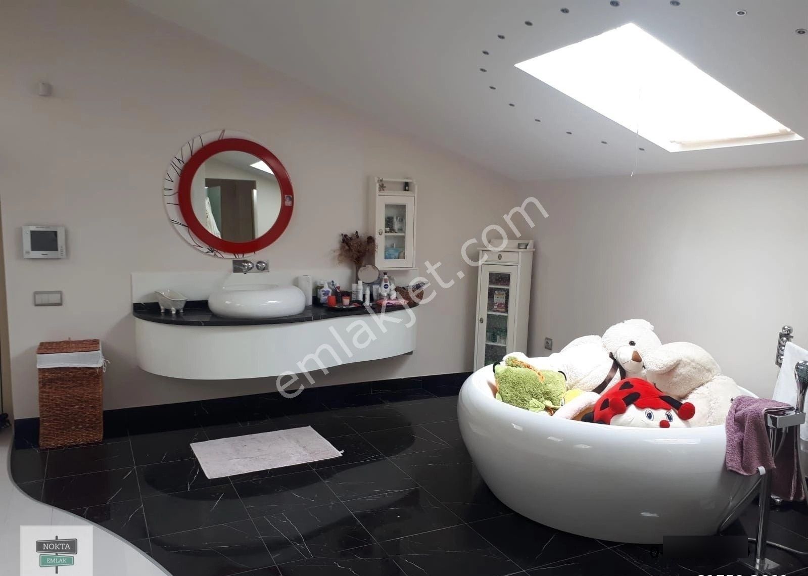 Nokta'dan Marenegro'da Açık/kapalı Havuzlu Geniş Bahçeli Köşe - Görsel 13