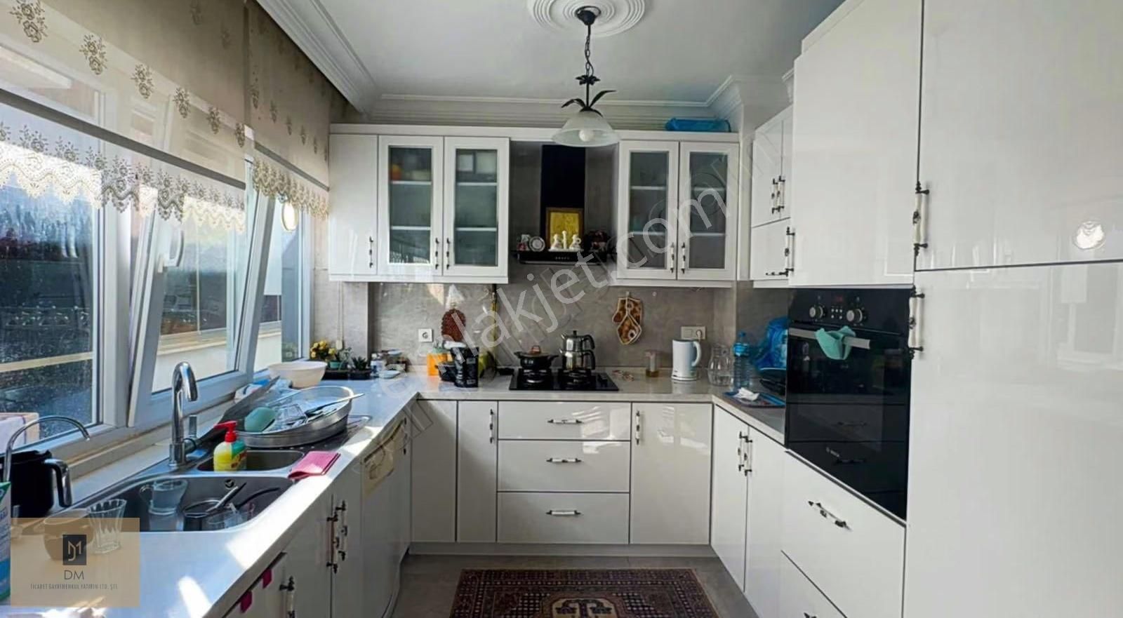 Yeniköyde Müstakil Bahçeli 170 M2 Satılık Ev